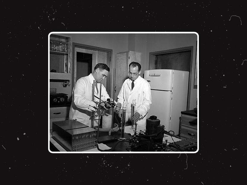 Image of Dr Percival Bazeley working in a lab with Dr Jonas Salk